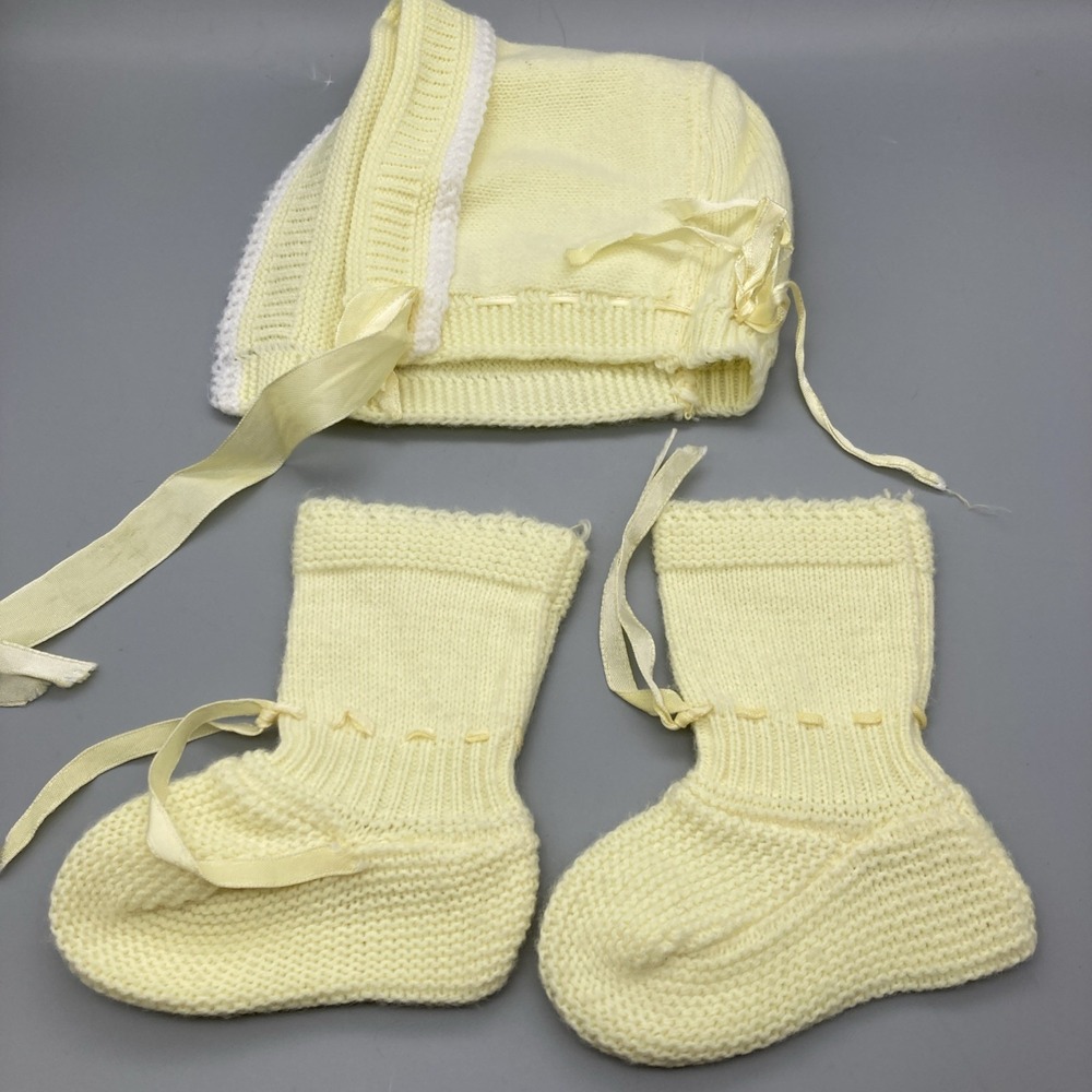 Hand Crocheted Yellow Baby Booties And Bonnet 0-6months - Picture 2 of 7